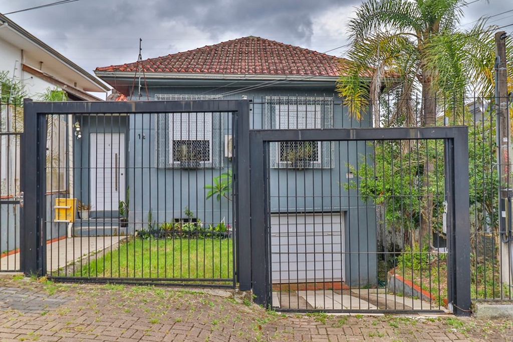 Casa com 200m², 4 dormitórios no bairro Santo Antônio em Porto Alegre para Comprar