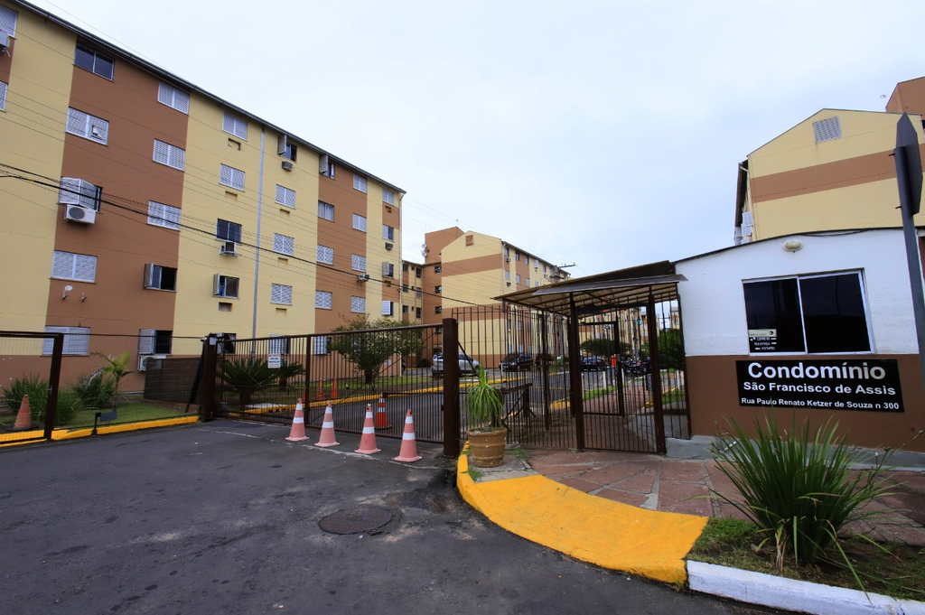 Apartamento com 42m², 2 dormitórios no bairro Rubem Berta em Porto Alegre para Comprar ou Alugar