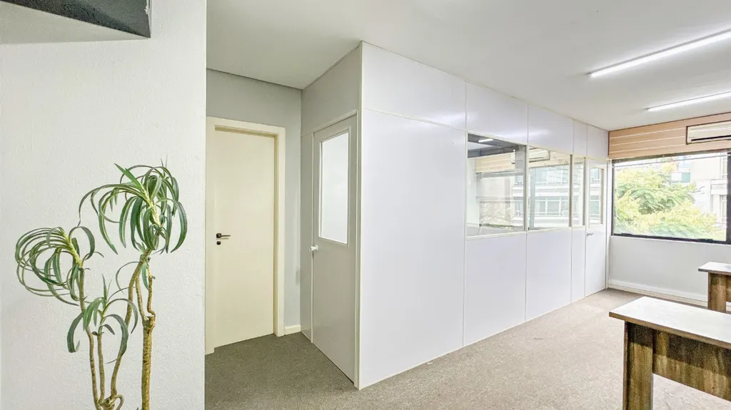 Sala Comercial com 37m² no bairro Petrópolis em Porto Alegre para Comprar