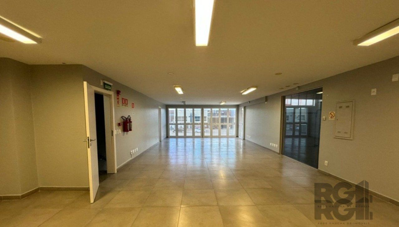 Pavilhão com 810m² no bairro Sarandi em Porto Alegre para Comprar