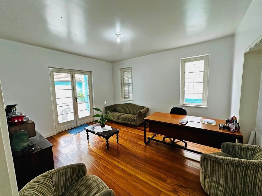 Casa com 278m², 4 dormitórios no bairro Floresta em Porto Alegre para Comprar