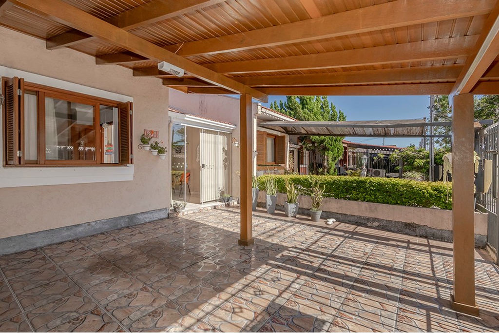 Casa com 61m², 2 dormitórios no bairro Hípica em Porto Alegre para Comprar