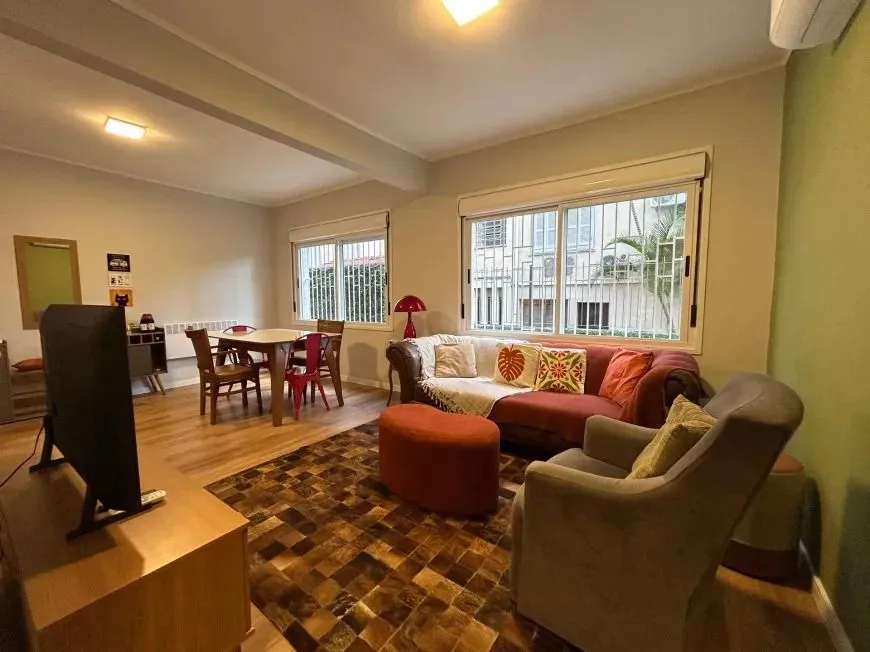 Apartamento com 83m², localizado no bairro Rio Branco em Porto ALegre/RS.