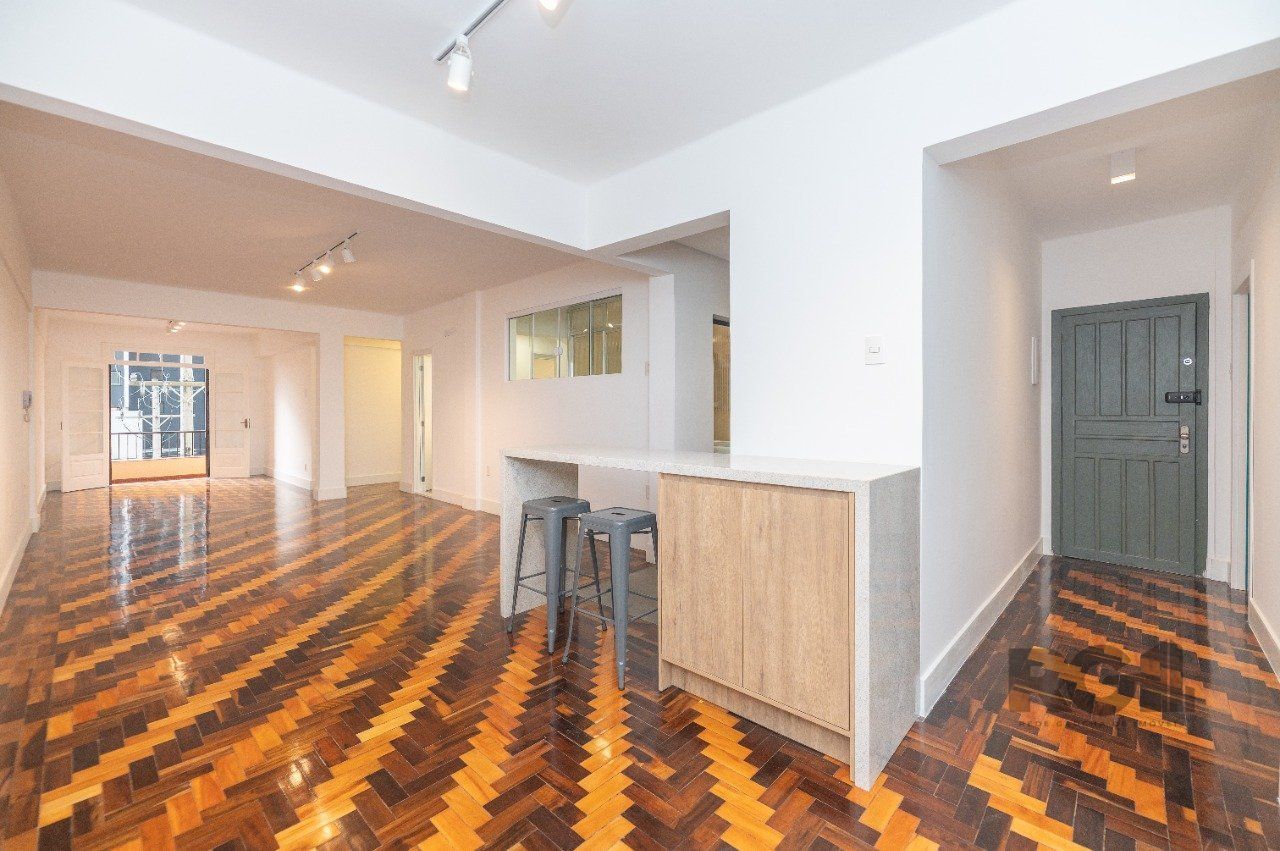 Apartamento com 127m², 2 dormitórios no bairro Rio Branco em Porto Alegre para Comprar