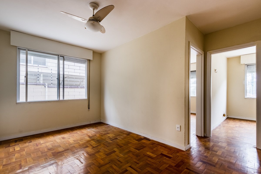 Apartamento com 55m², 2 dormitórios no bairro São Sebastião em Porto Alegre para Comprar
