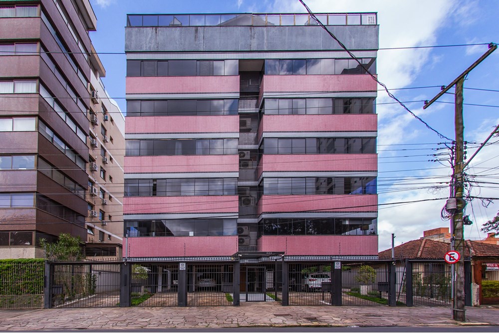 Apartamento com 137m², 3 dormitórios no bairro Passo da Areia em Porto Alegre para Comprar