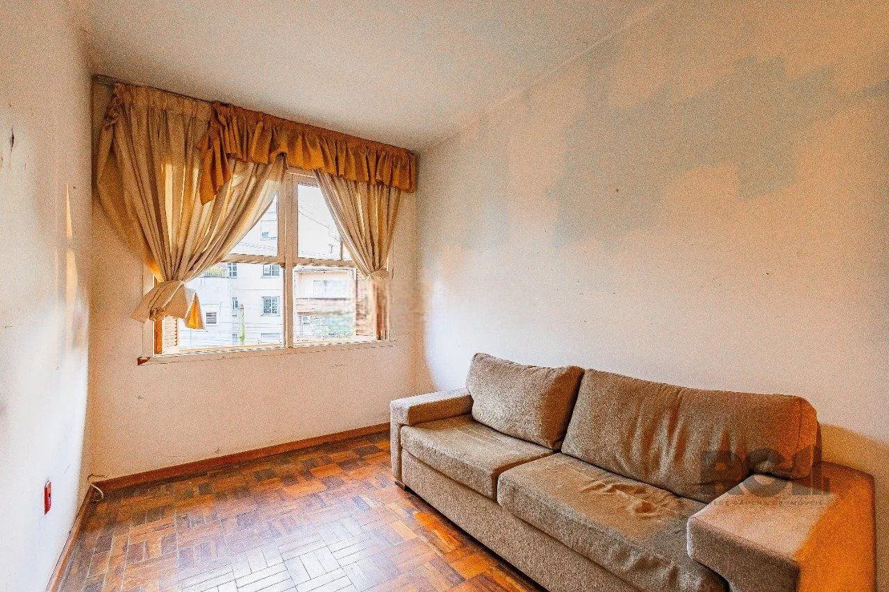 Apartamento com 87m², 2 dormitórios no bairro São João em Porto Alegre para Comprar