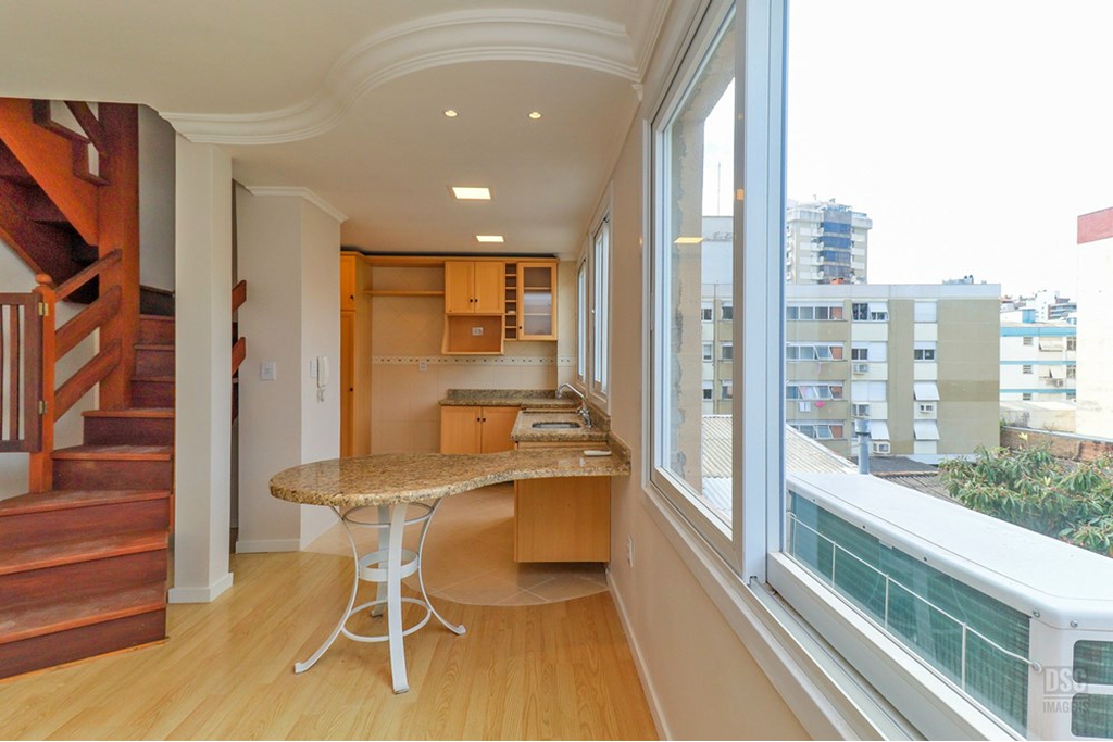 Cobertura com 74m², 2 dormitórios no bairro Petrópolis em Porto Alegre para Comprar