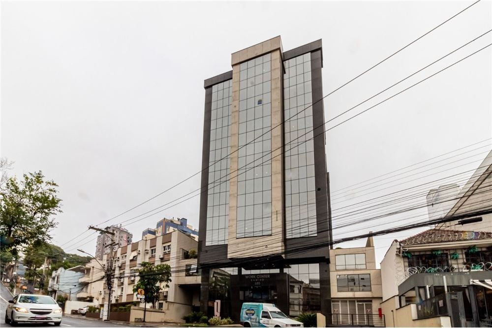 Sala Comercial com 48m² no bairro Floresta em Porto Alegre para Comprar