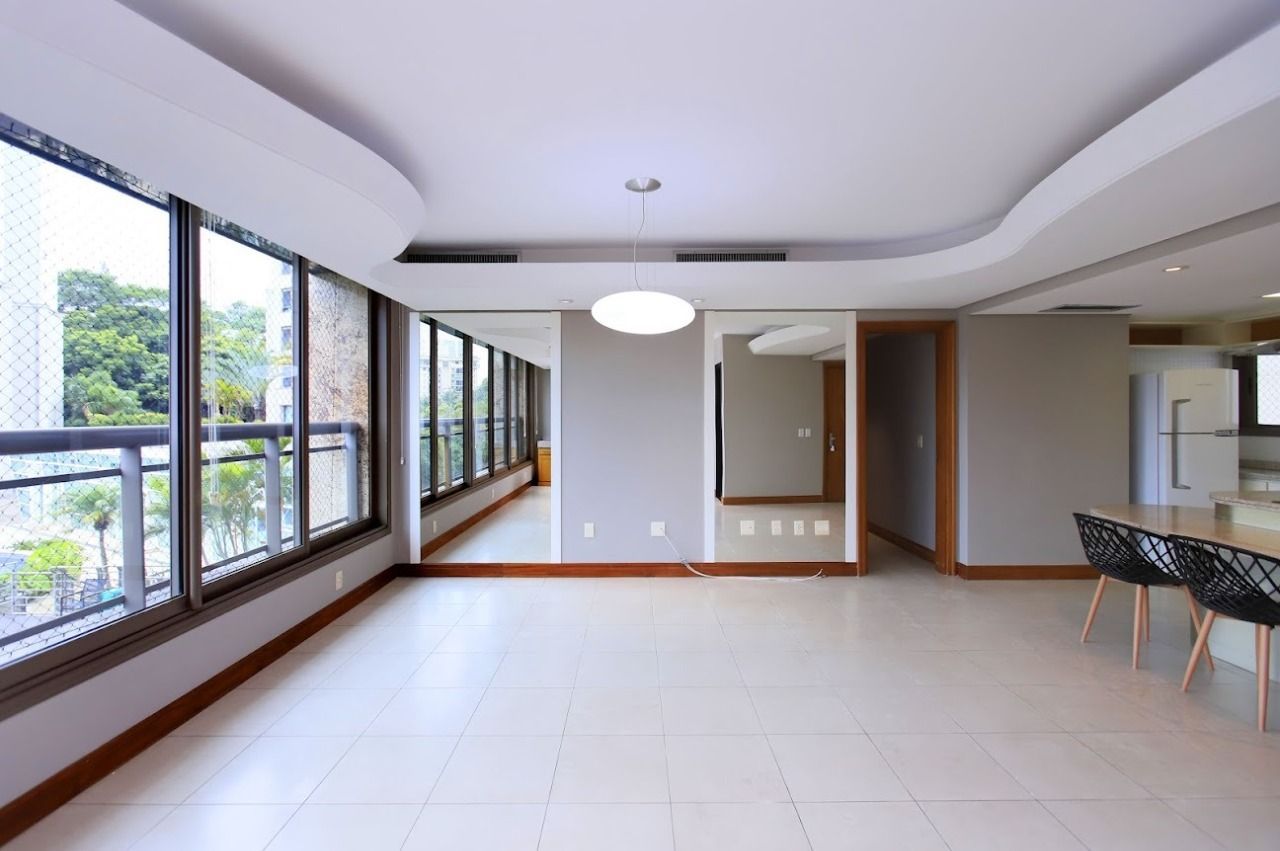 Apartamento com 120m², 3 dormitórios no bairro Três Figueiras em Porto Alegre para Comprar