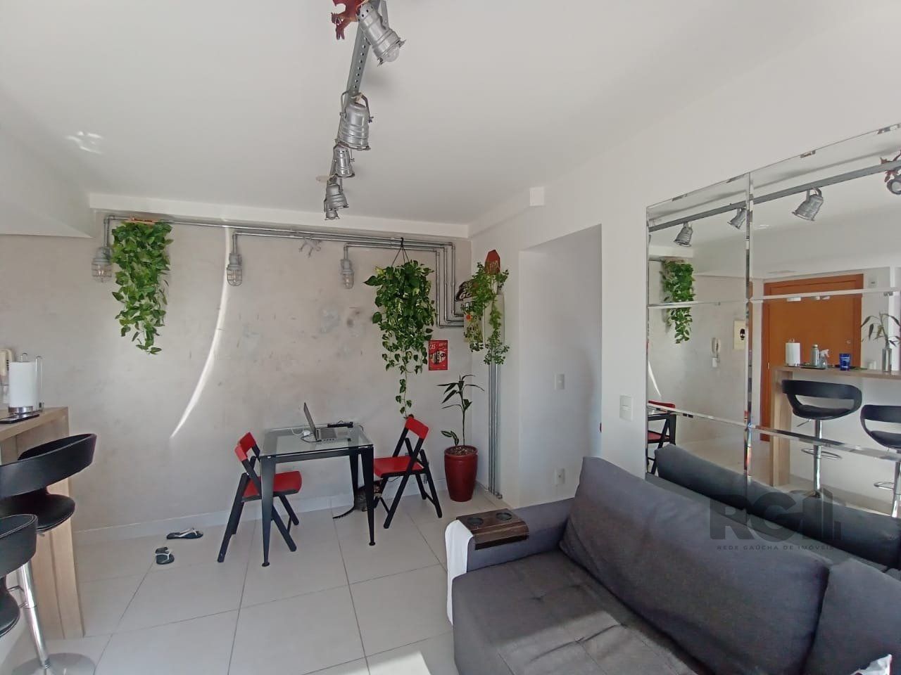 Apartamento com 61m², 2 dormitórios no bairro São João em Porto Alegre para Comprar