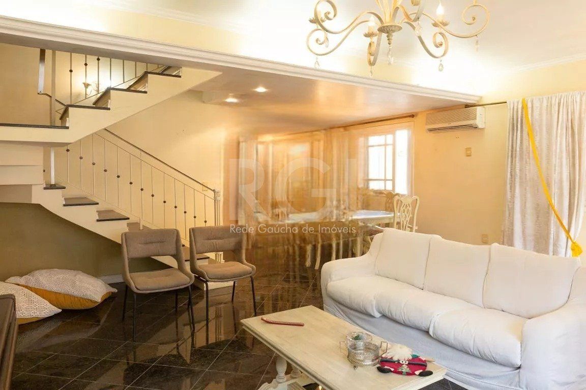Casa com 350m², 4 dormitórios no bairro Higienópolis em Porto Alegre para Comprar