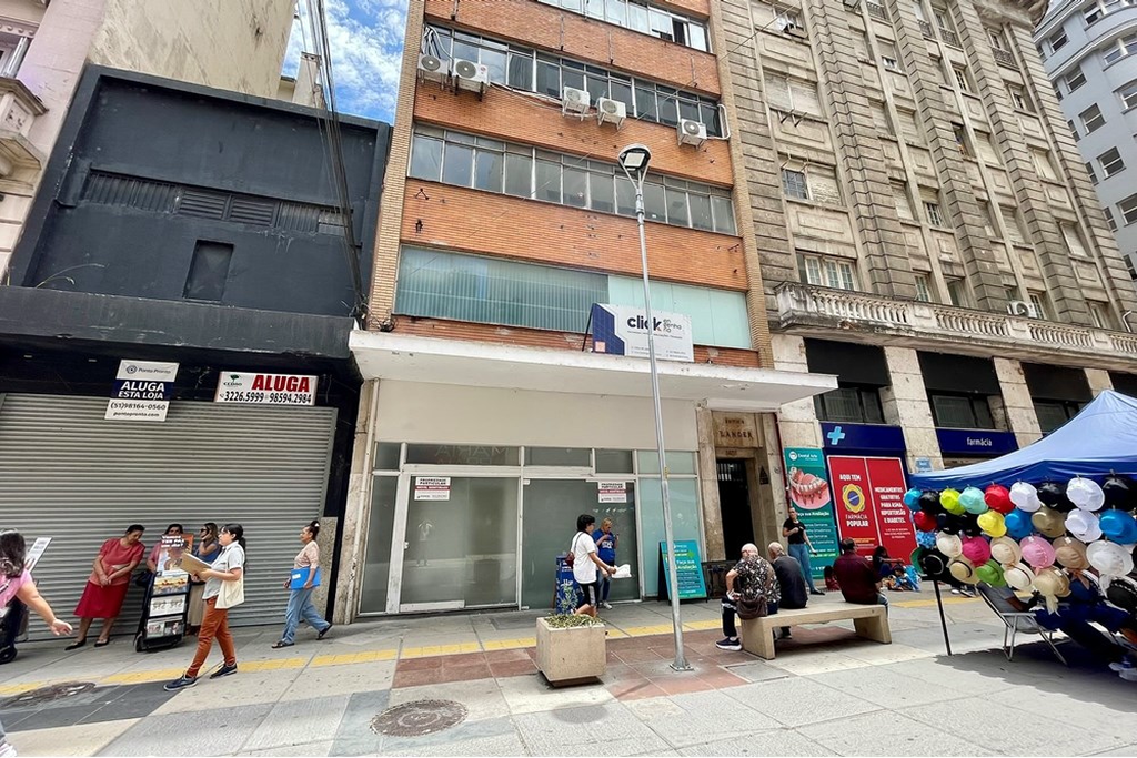 Sala Comercial com 52m² no bairro Centro Histórico em Porto Alegre para Comprar