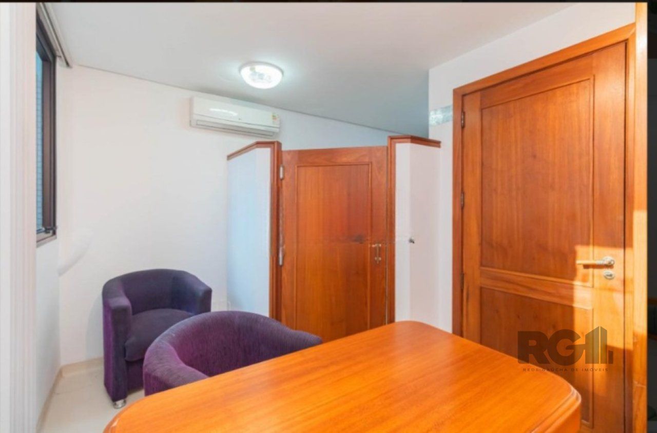 Sala Comercial com 24m² no bairro Rio Branco em Porto Alegre para Comprar