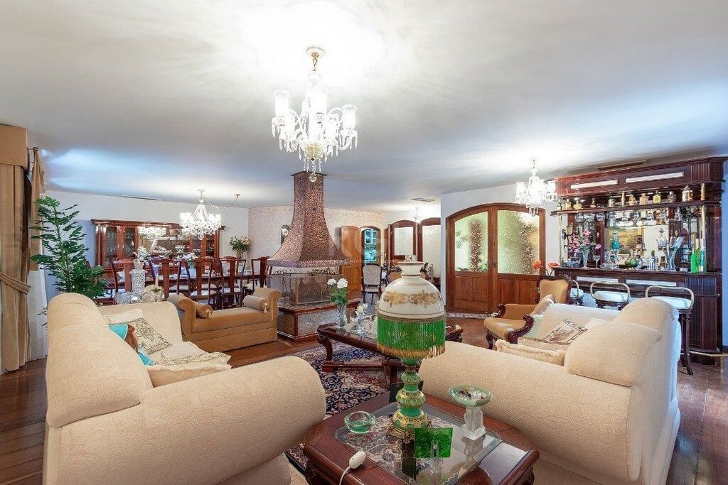 Casa com 725m², 4 dormitórios no bairro Vila Assunção em Porto Alegre para Comprar