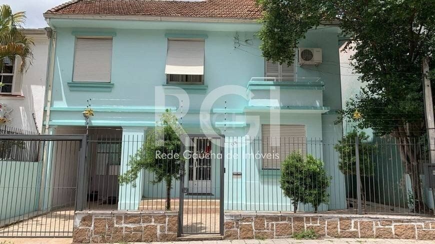 Casa com 209m², 4 dormitórios no bairro Auxiliadora em Porto Alegre para Comprar