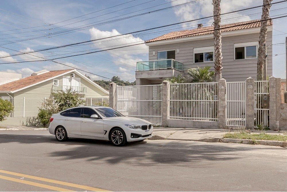 Casa com 132m², 4 dormitórios no bairro Lomba do Pinheiro em Porto Alegre para Comprar