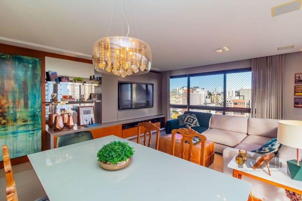 Apartamento localizado no bairro Passo da Areia em Porto Alegre/RS. 