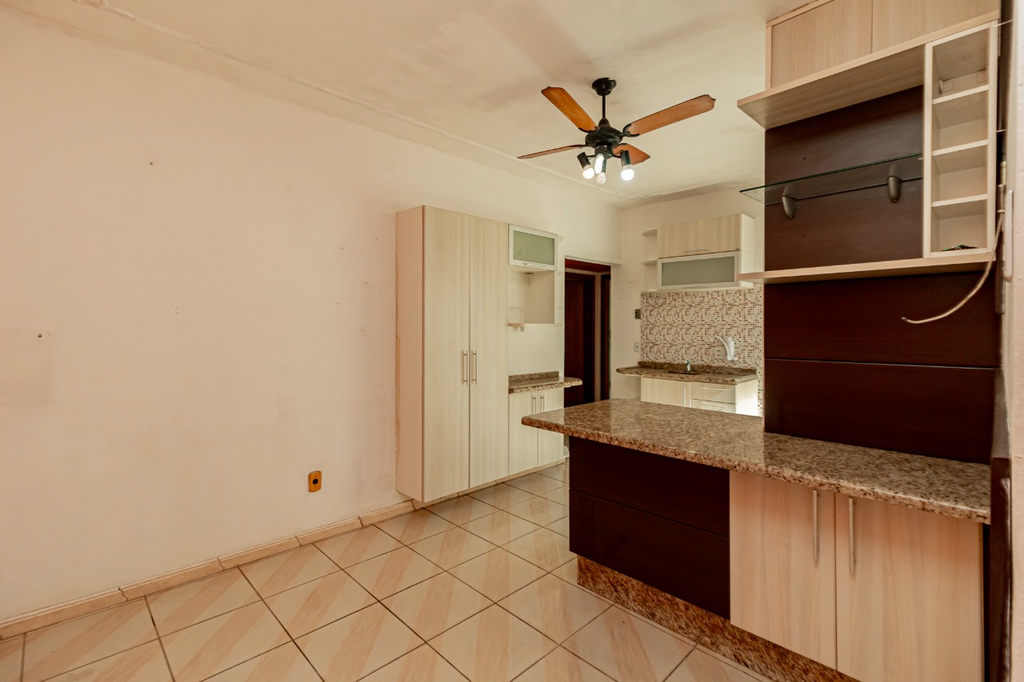 Apartamento com 64m², 3 dormitórios no bairro Santa Cecília em Porto Alegre para Comprar