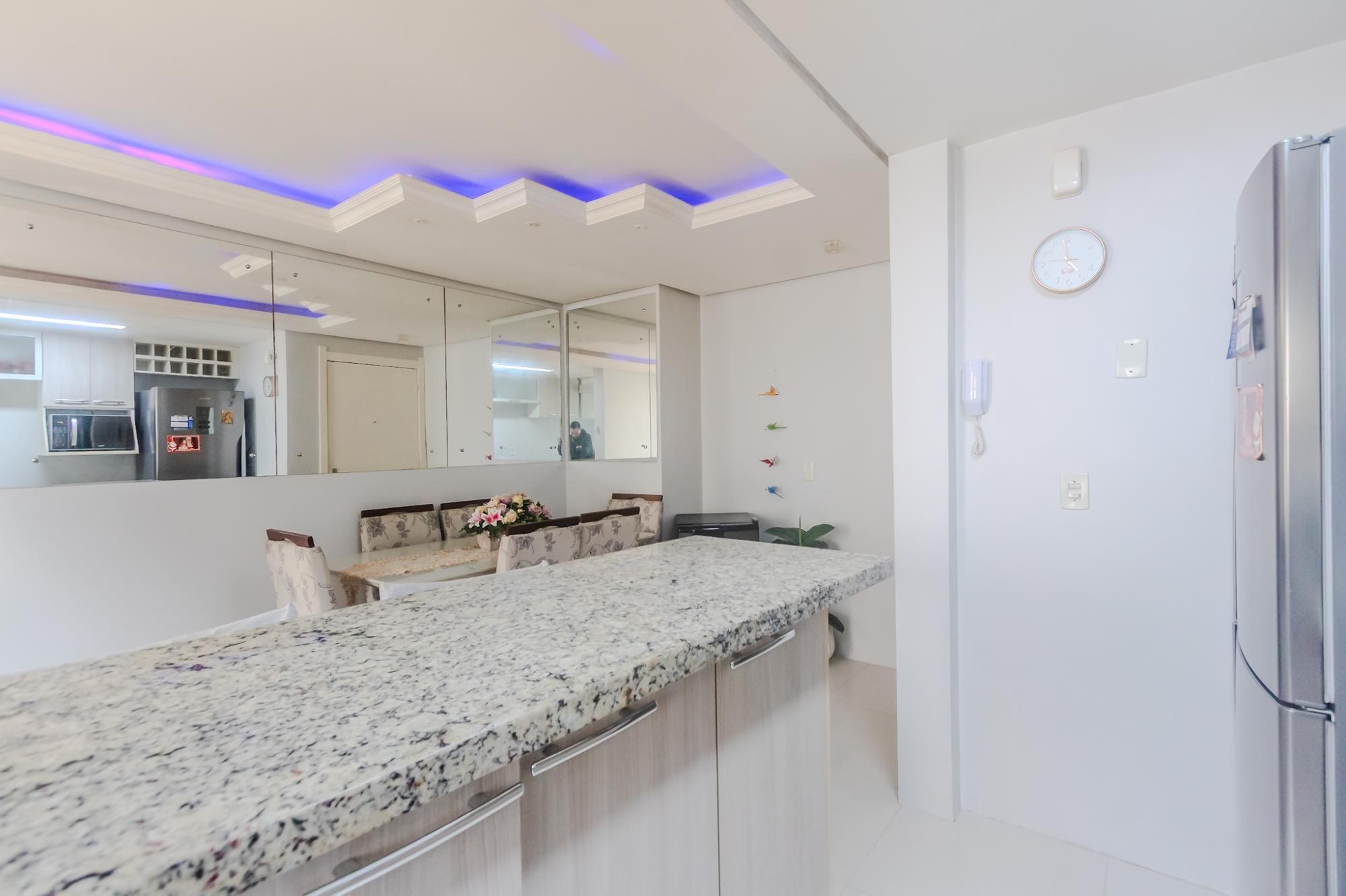 Apartamento com 72m², localizado no bairro Jardim Carvalho em Porto Alegre/RS. — foto 3