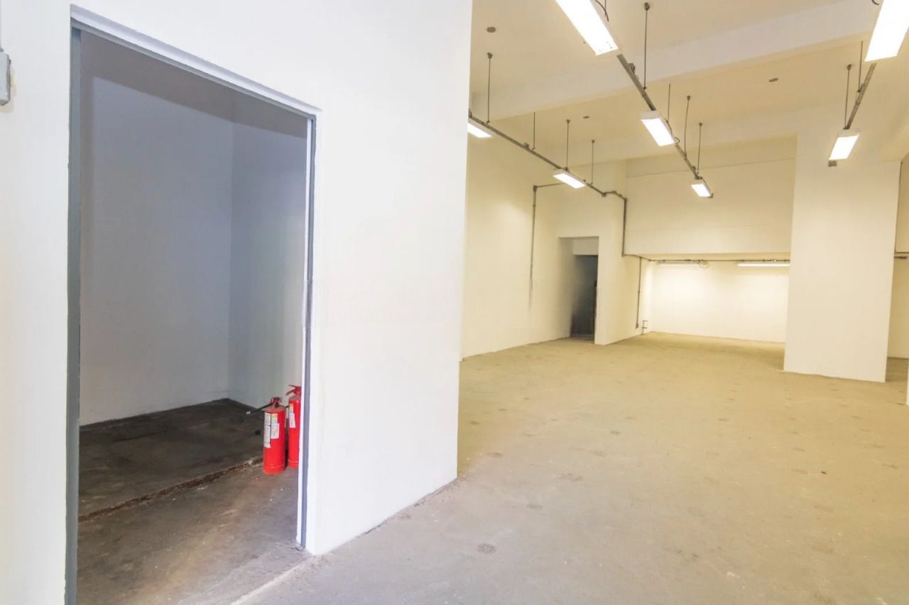 Loja com 467m², localizado no bairro Petrópolis em Porto Alegre/RS.