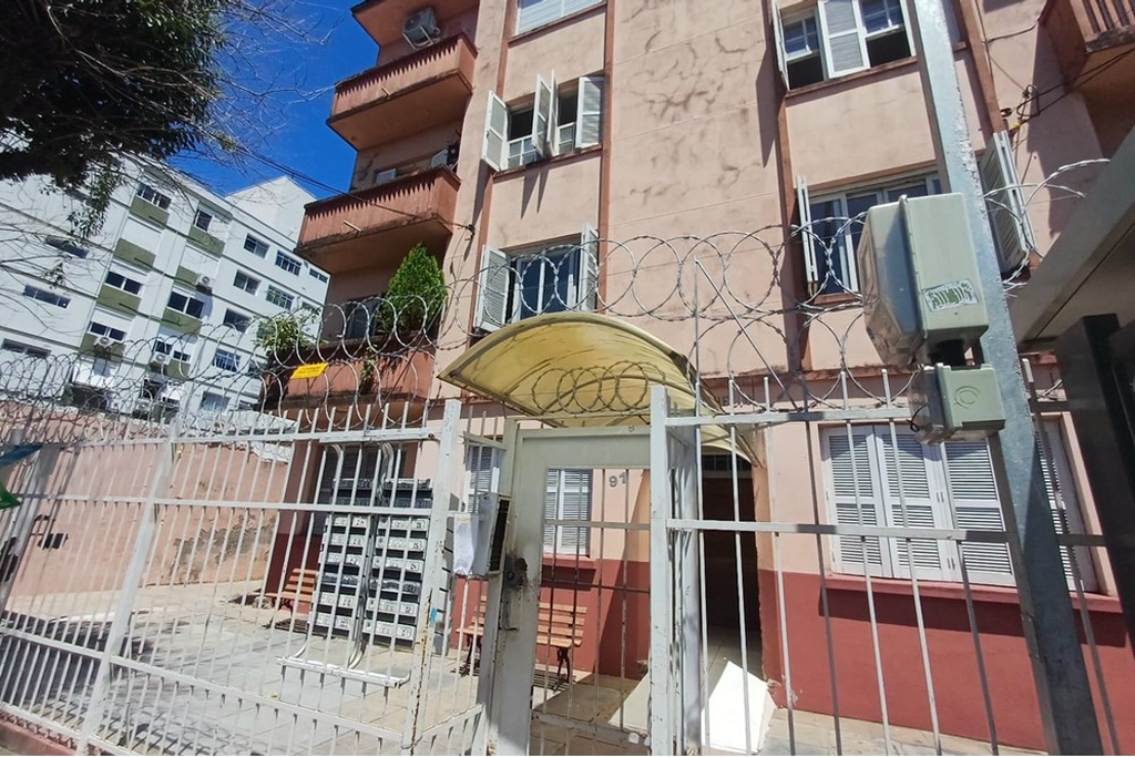 Apartamento com 69m², 2 dormitórios no bairro Menino Deus em Porto Alegre para Comprar
