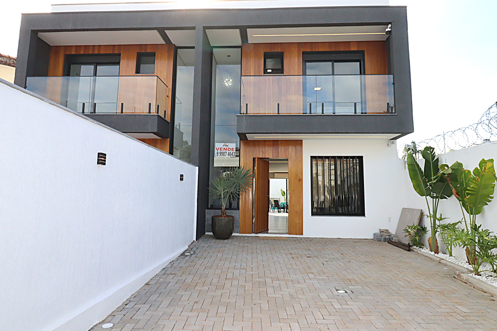 Casa de Condomínio com 132m², 3 dormitórios no bairro São Sebastião em Porto Alegre para Comprar