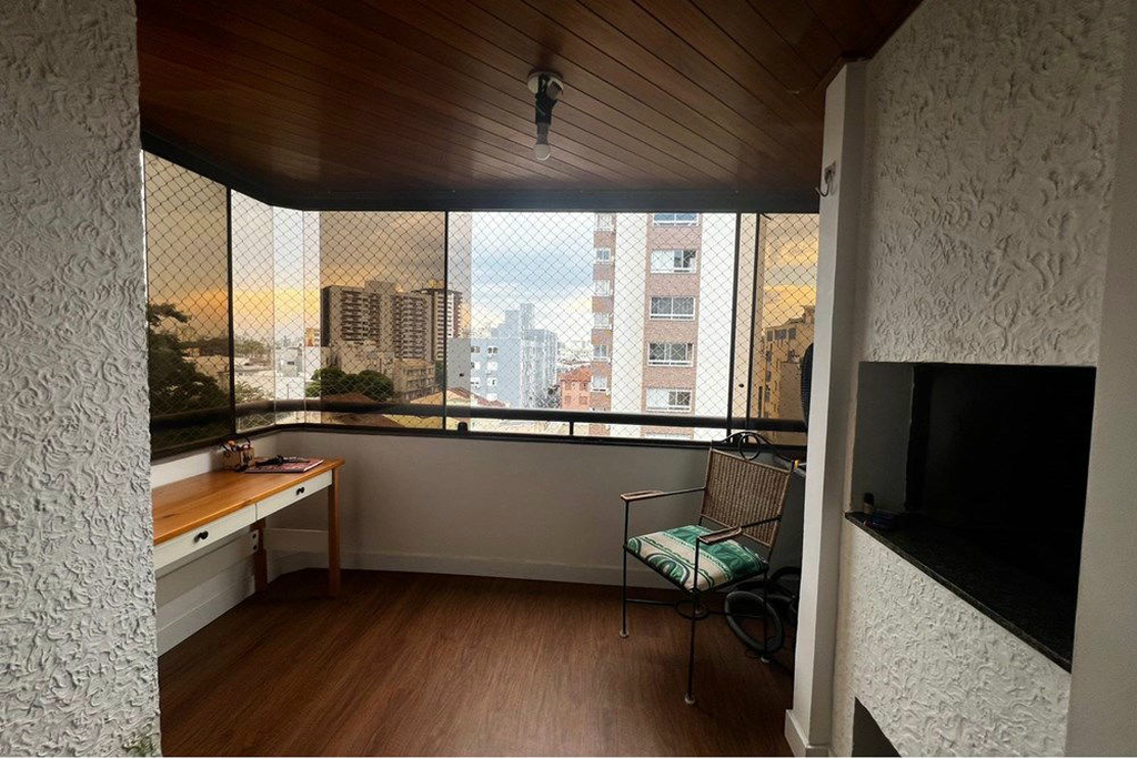 Apartamento com 84m², 3 dormitórios no bairro Azenha em Porto Alegre para Comprar