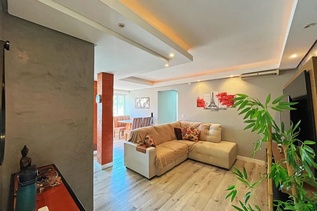 Apartamento com 67m², 3 dormitórios no bairro Guarujá em Porto Alegre para Comprar