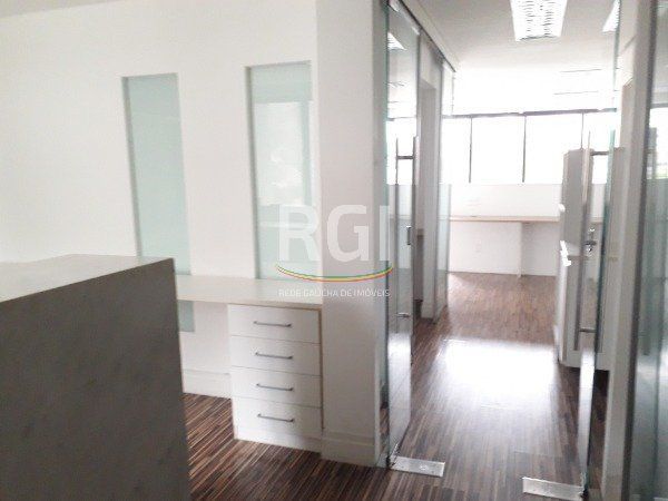 Sala Comercial com 79m², 1 dormitório no bairro Petrópolis em Porto Alegre para Comprar