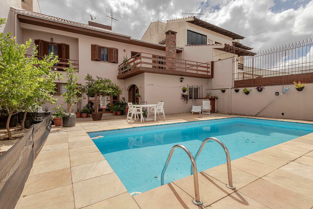Casa com 360m², 3 dormitórios no bairro Jardim Planalto em Porto Alegre para Comprar