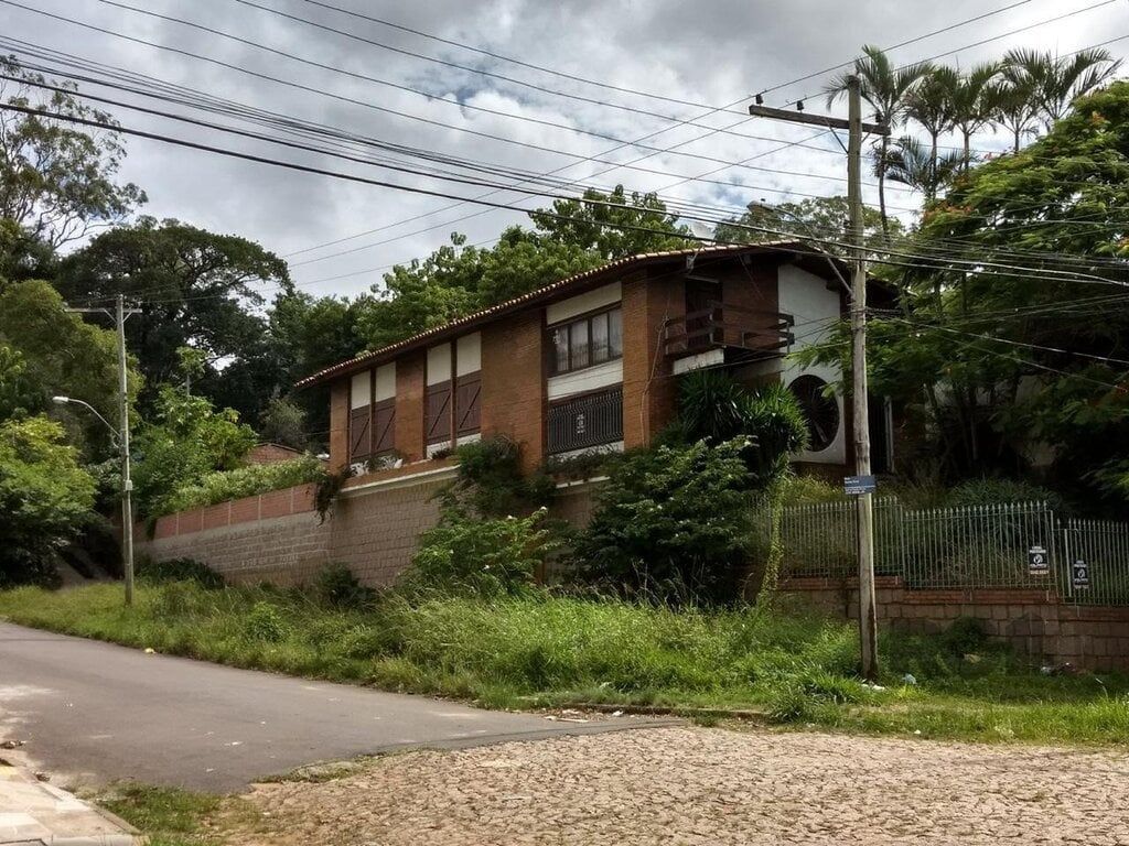 Casa com 300m², 3 dormitórios no bairro Santa Tereza em Porto Alegre para Comprar
