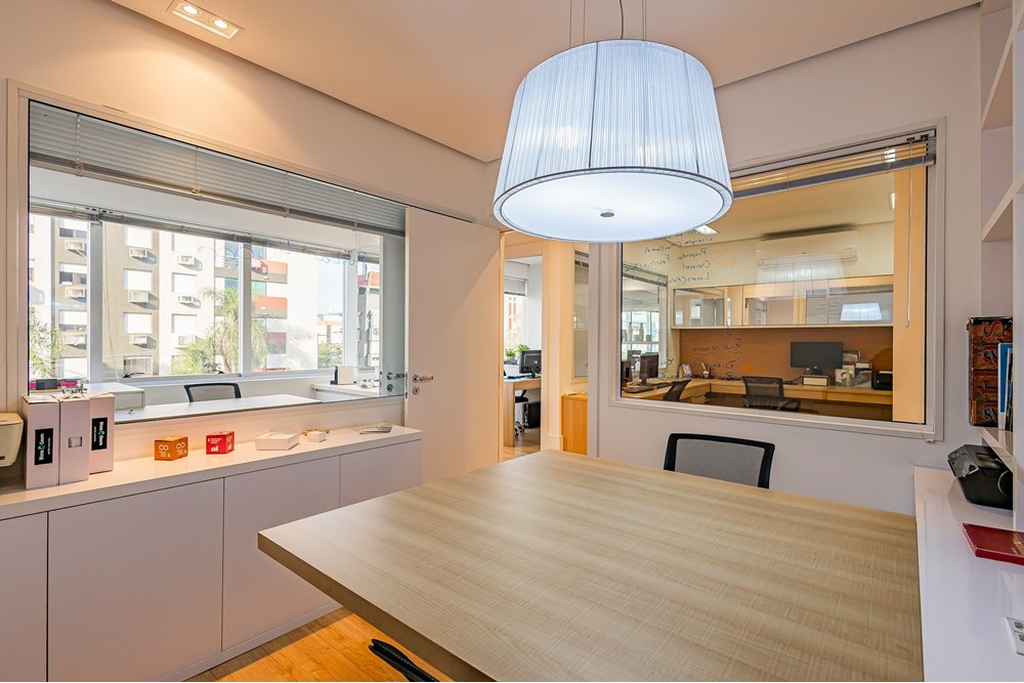 Sala Comercial com 64m² no bairro Chácara das Pedras em Porto Alegre para Comprar