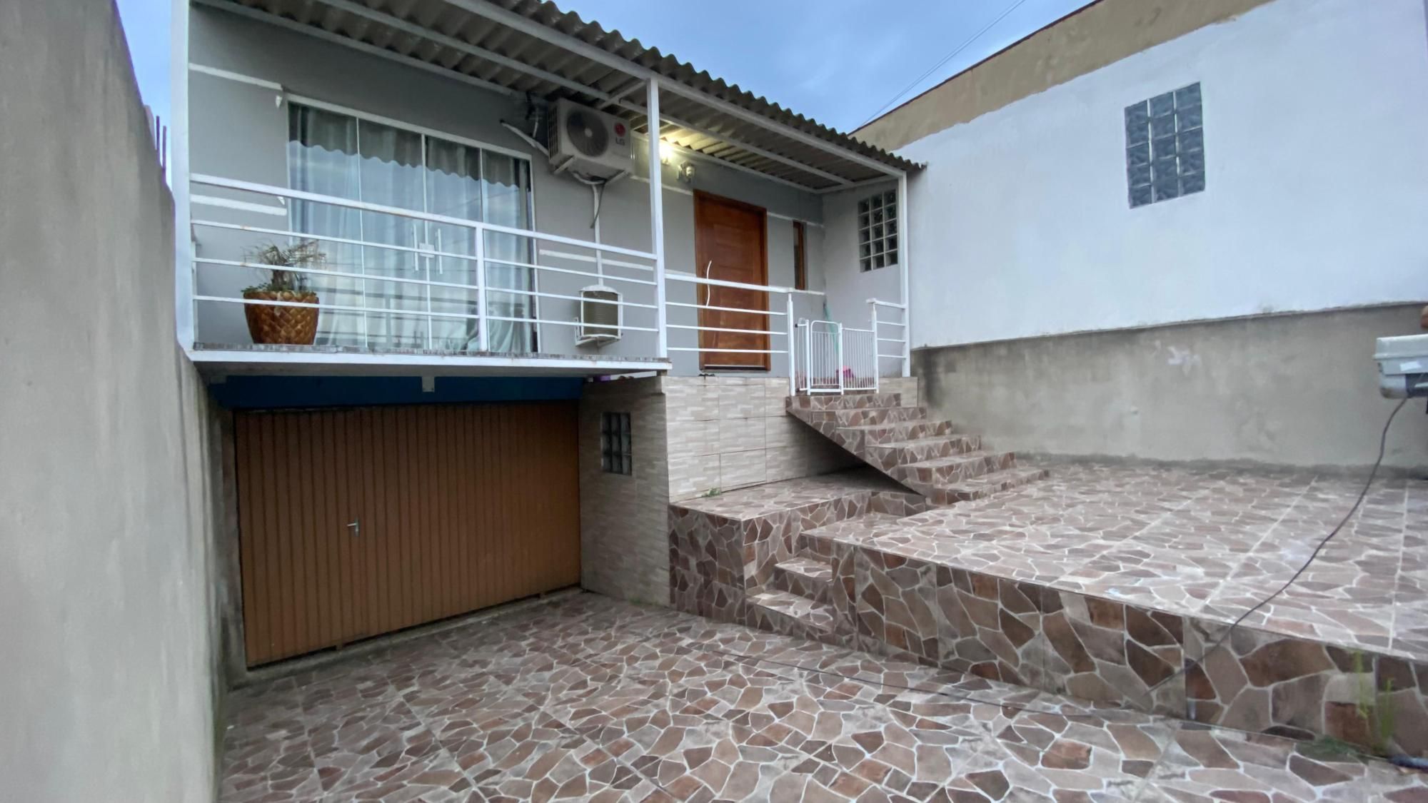 Casa com 113m², localizada no bairro Mario Quintana em Porto Alegre/RS.