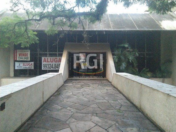 Casa com 388m², 4 dormitórios no bairro Auxiliadora em Porto Alegre para Comprar