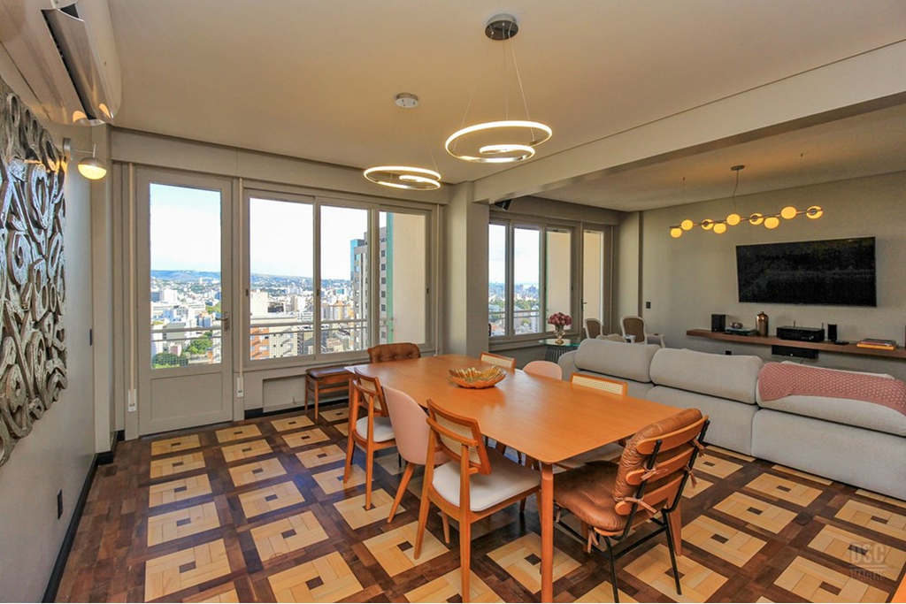 Apartamento com 221m², 4 dormitórios no bairro Independência em Porto Alegre para Comprar