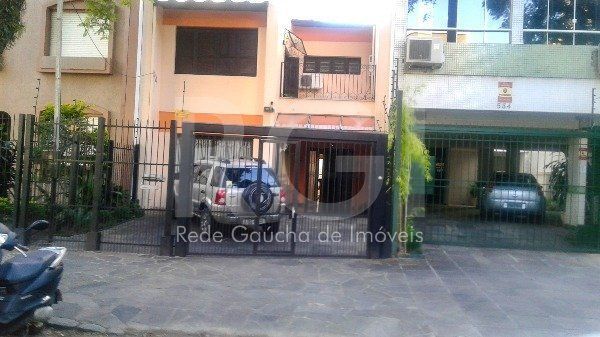 Casa com 240m², 3 dormitórios no bairro Petrópolis em Porto Alegre para Comprar