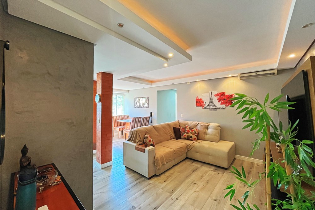 Apartamento com 67m², 3 dormitórios no bairro Guarujá em Porto Alegre para Comprar