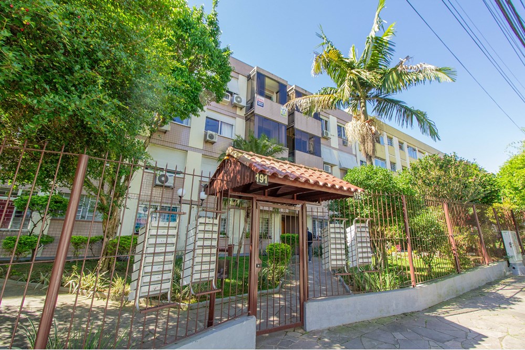 Apartamento com 68m², 2 dormitórios no bairro Vila Ipiranga em Porto Alegre para Comprar