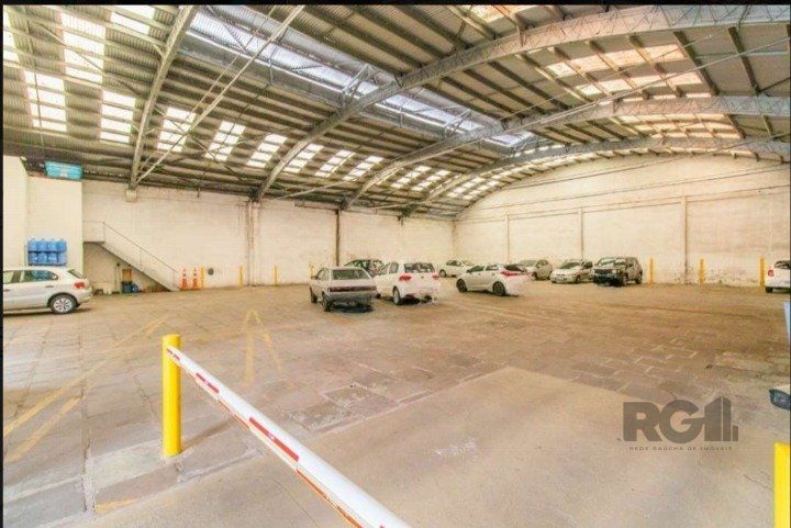 Pavilhão com 1.600m² no bairro Vila Ipiranga em Porto Alegre para Comprar