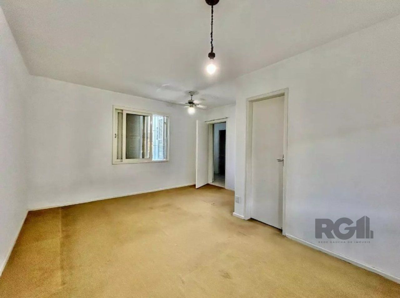 Casa com 250m², 3 dormitórios no bairro Teresópolis em Porto Alegre para Comprar