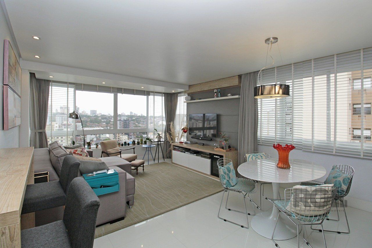 Apartamento com 77m², 2 dormitórios no bairro Passo da Areia em Porto Alegre para Comprar