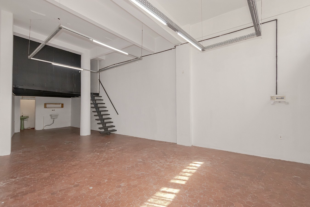 Sala Comercial com 60m² no bairro Floresta em Porto Alegre para Comprar