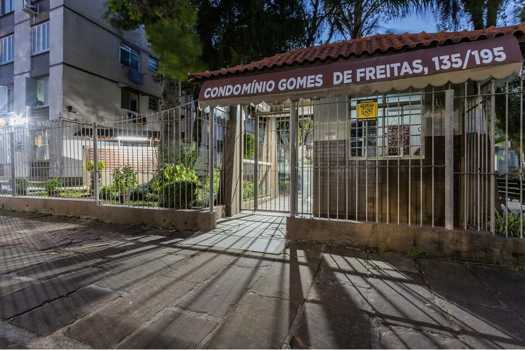 Apartamento com 44m², 2 dormitórios no bairro Vila Ipiranga em Porto Alegre para Comprar