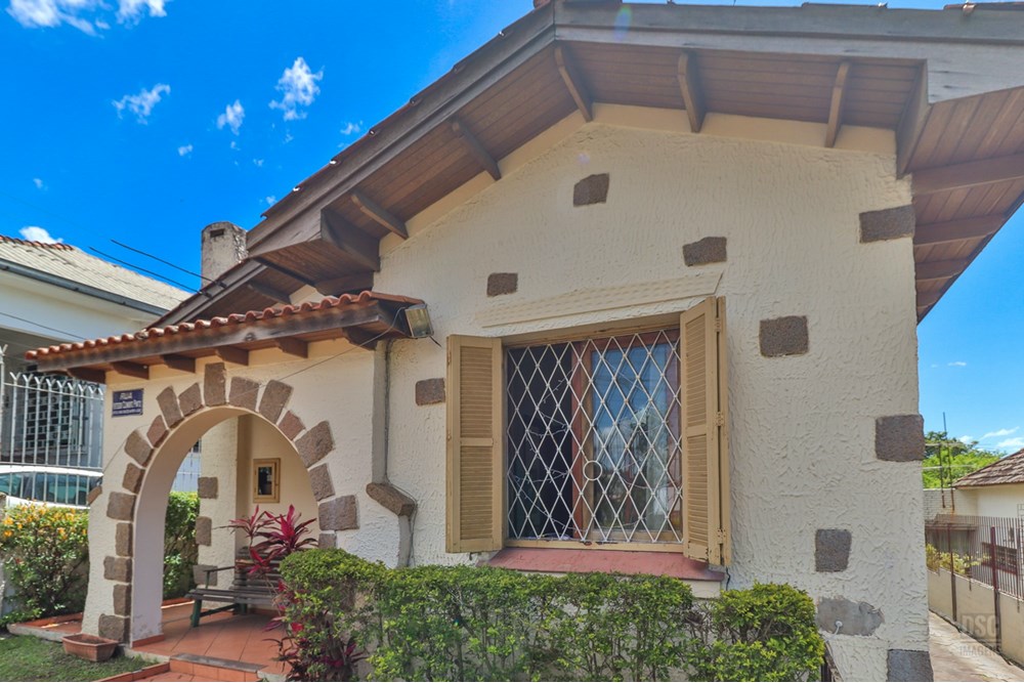 Casa com 250m², 6 dormitórios no bairro Teresópolis em Porto Alegre para Comprar