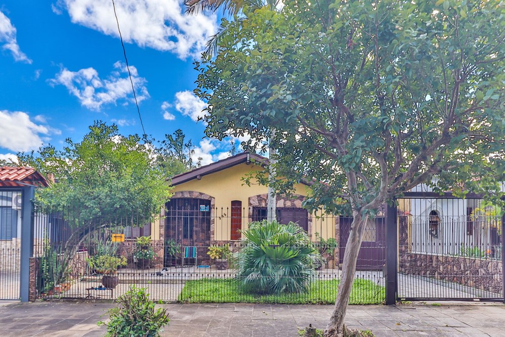 Casa com 180m², 3 dormitórios no bairro Rubem Berta em Porto Alegre para Comprar