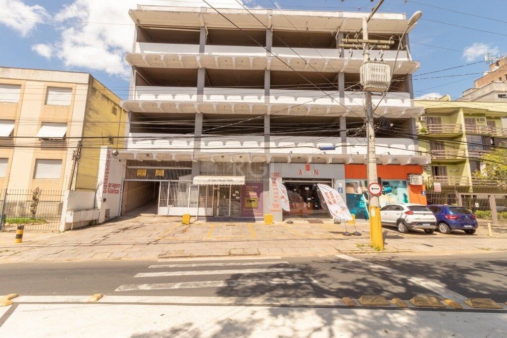 Prédio Residencial com 1.700m² no bairro Jardim Lindóia em Porto Alegre para Comprar