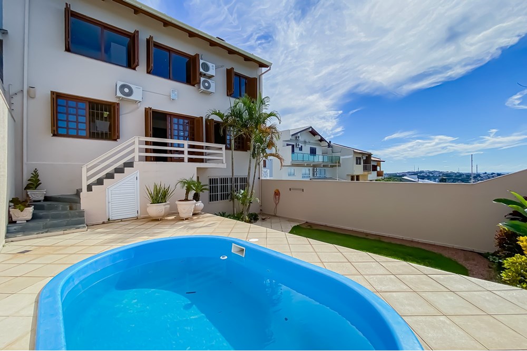 Casa com 488m², 4 dormitórios no bairro Teresópolis em Porto Alegre para Comprar