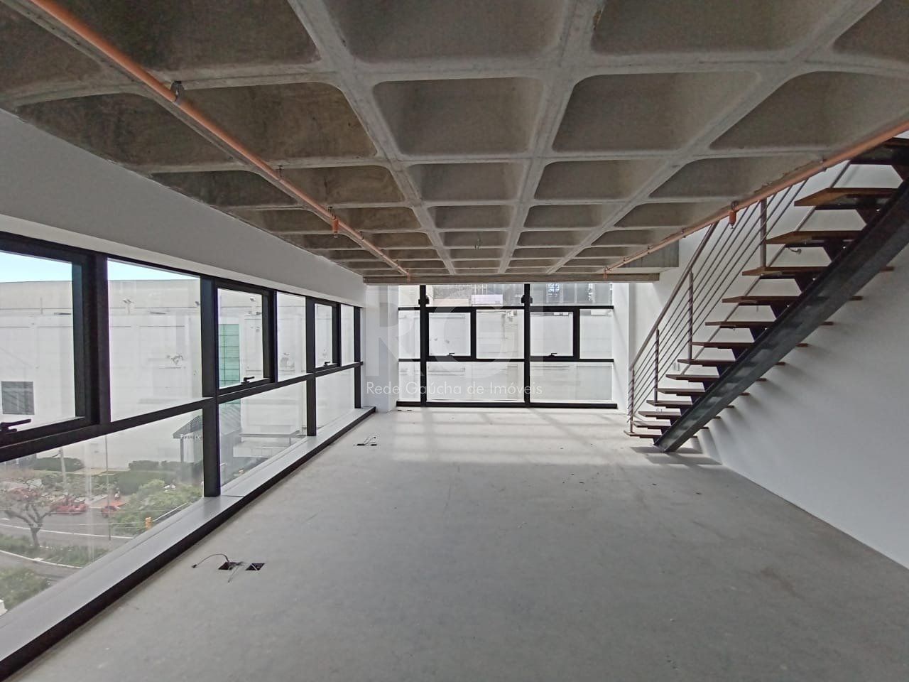 Sala Comercial com 107m², 2 dormitórios no bairro Praia de Belas em Porto Alegre para Comprar