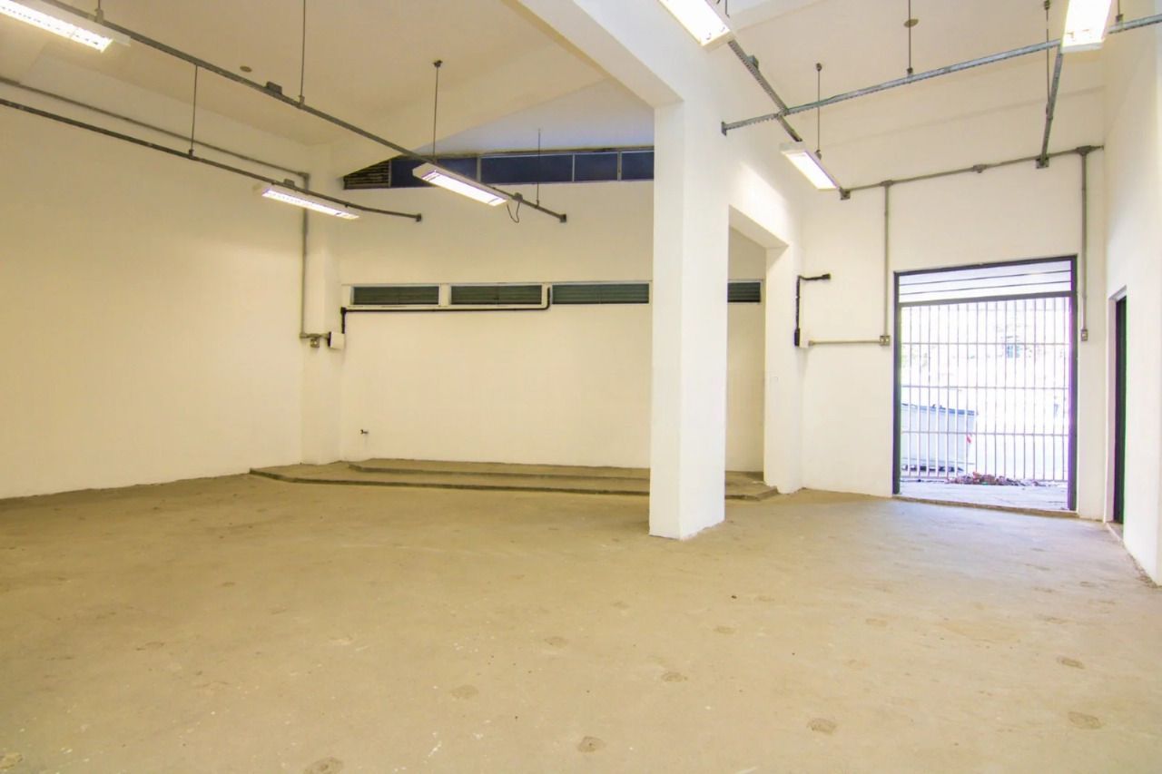 Loja com 467m², localizado no bairro Petrópolis em Porto Alegre/RS.